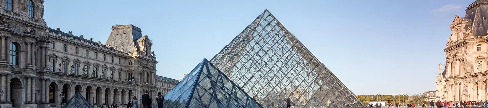 Pyramide et Cour Napoléon